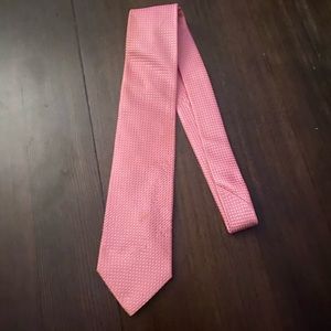 Pink Tie - Urban Spirit